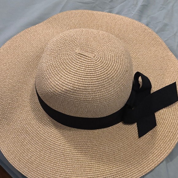 Chic Women's Tan Sun Hat with Black Bow - Picture 1 of 3